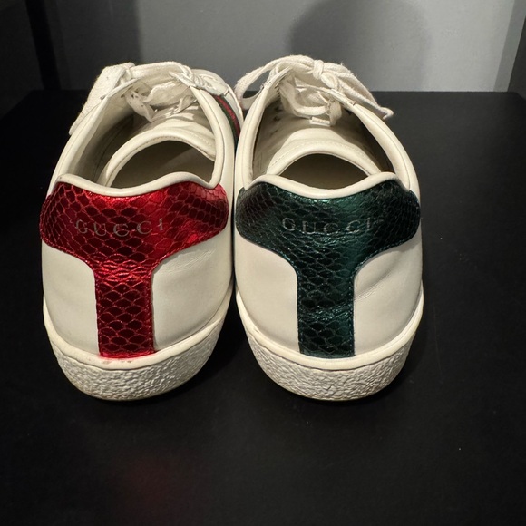 Worn it twice only. Original receipt available as well - Picture 2 of 10